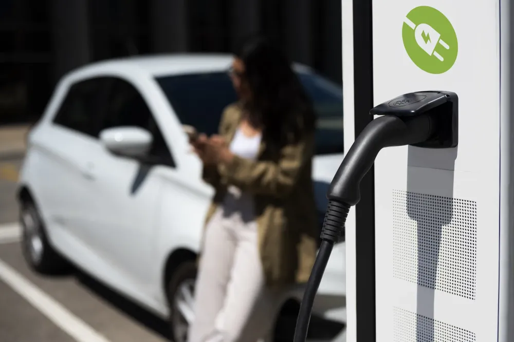 Installation borne de recharge près de Baume-les-Messieurs